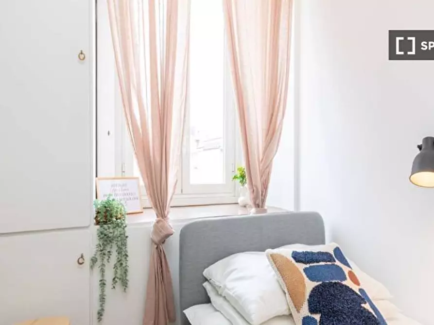 Immagine 3 di Camera condivisa in affitto  in Viale Romagna a Milano