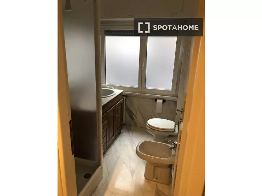 Immagine 18 di Camera condivisa in affitto  in Via Cipro a Roma