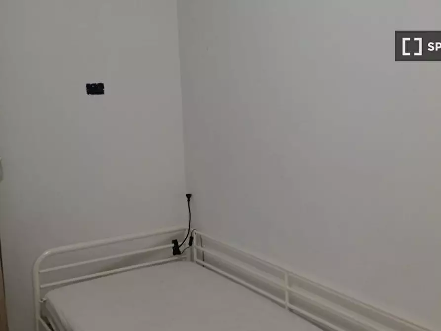 Immagine 8 di Camera condivisa in affitto  in Piazzetta Luigi Settembrini a Napoli