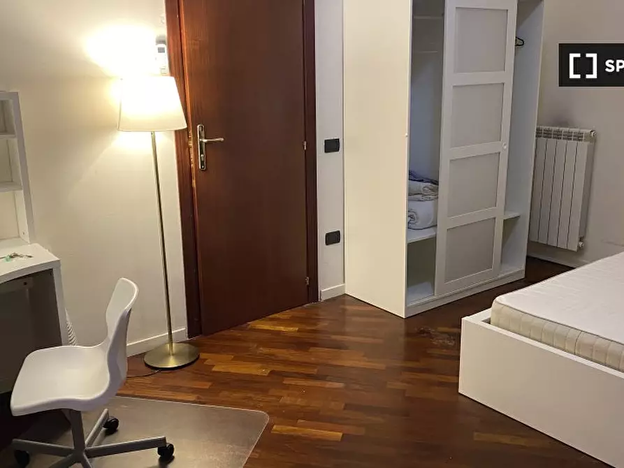 Immagine 15 di Camera condivisa in affitto  in Via Mario Gigante a Napoli