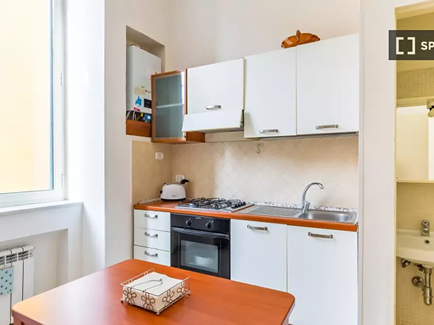 Immagine 2 di Appartamento in affitto  in Via Suor Orsola a Napoli