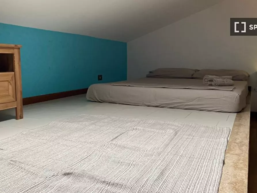 Immagine 2 di Camera condivisa in affitto  in Via dei Macarani a Roma