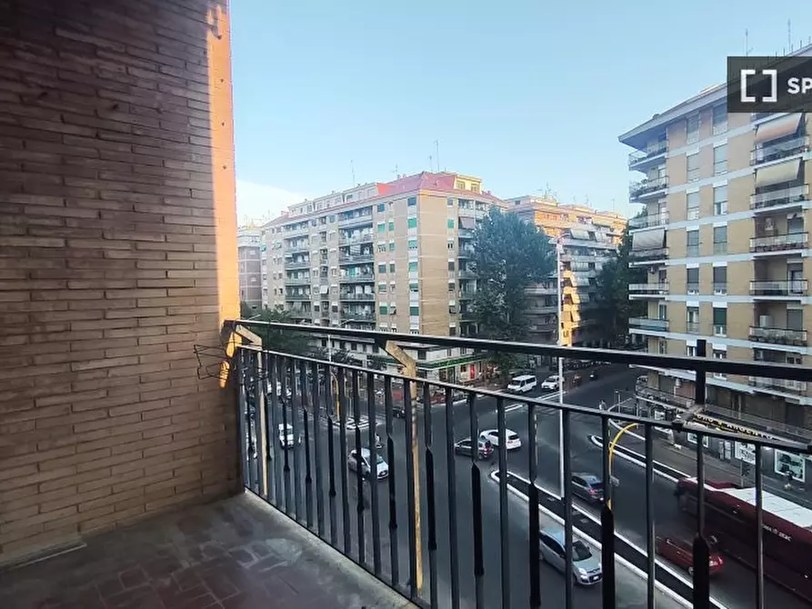 Immagine 8 di Camera condivisa in affitto  in Via Giuseppe Veronese a Roma