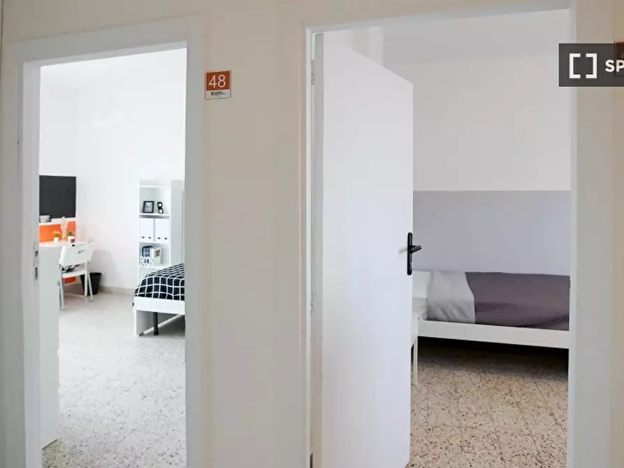 Immagine 12 di Camera condivisa in affitto  in Via Colli Aminei a Napoli