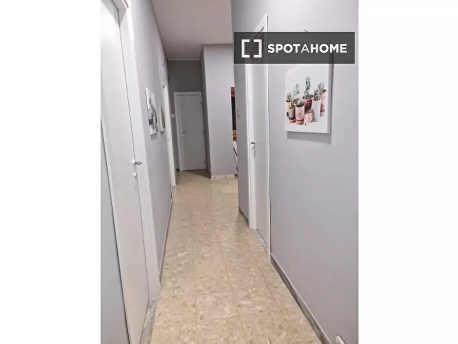 Immagine 6 di Camera condivisa in affitto  in Via Monte Viglio a Roma