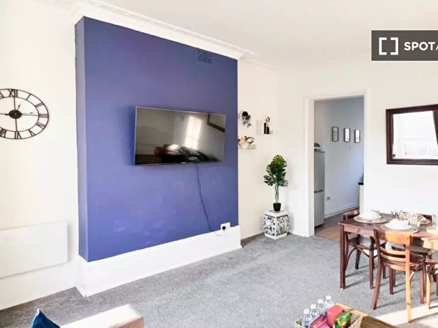 Immagine 3 di Appartamento in affitto  in A Chalk Farm Rd a Camden Town