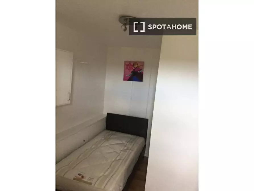 Immagine 3 di Camera condivisa in affitto  in Tunworth Crescent a Wandsworth