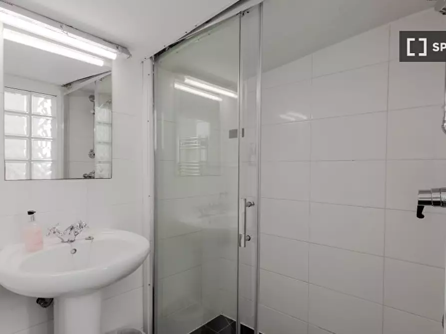 Immagine 5 di Appartamento in affitto  in Lower Ground a Kensington