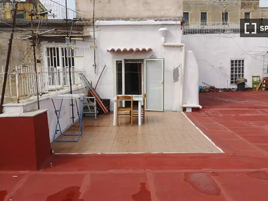 Immagine 9 di Camera condivisa in affitto  in Vico Melofioccolo a Napoli