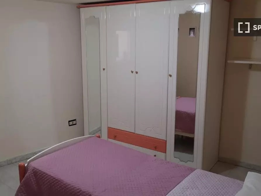 Immagine 2 di Camera condivisa in affitto  in Via Francesco Saverio Correra a Napoli