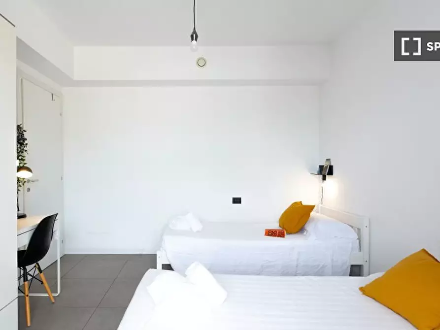 Immagine 1 di Camera condivisa in affitto  in Via Luigi Mercantini a Milano