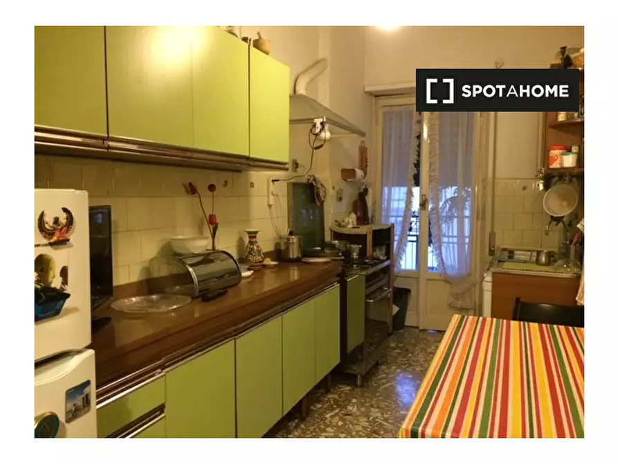 Immagine 4 di Camera condivisa in affitto  in Viale Furio Camillo, 00181 Roma RM, Italy a Roma