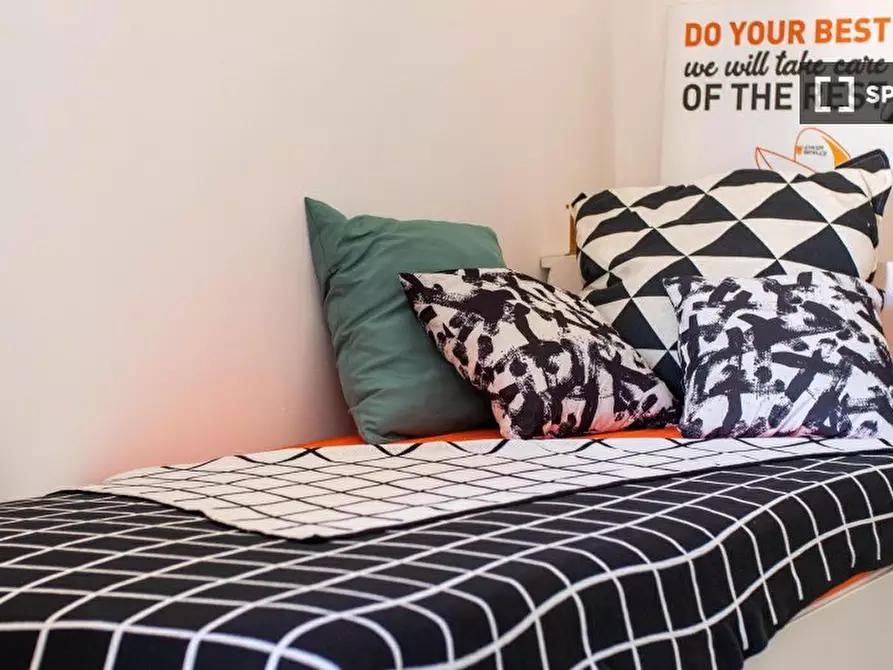 Immagine 3 di Camera condivisa in affitto  in Via Tiziano n. a Cagliari