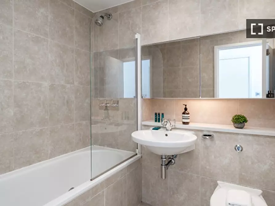 Immagine 8 di Appartamento in affitto  in Wendle Square a Wandsworth