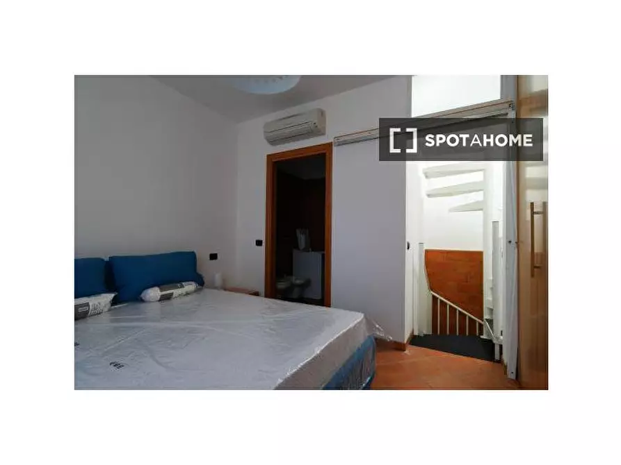 Immagine 2 di Camera condivisa in affitto  in Via Giuseppe Meda a Milano