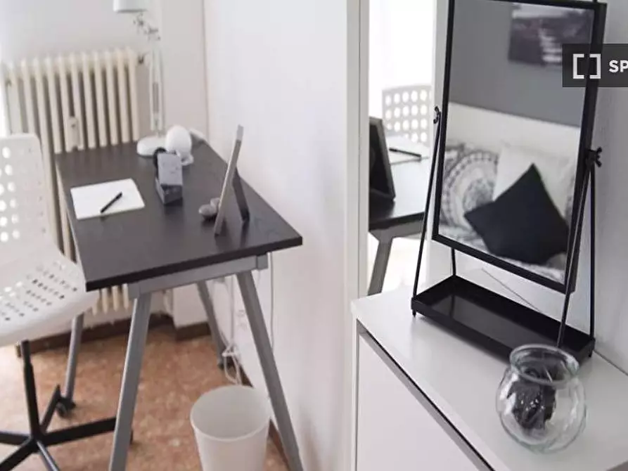 Immagine 3 di Camera condivisa in affitto  in Viale Emilio Caldara a Milano