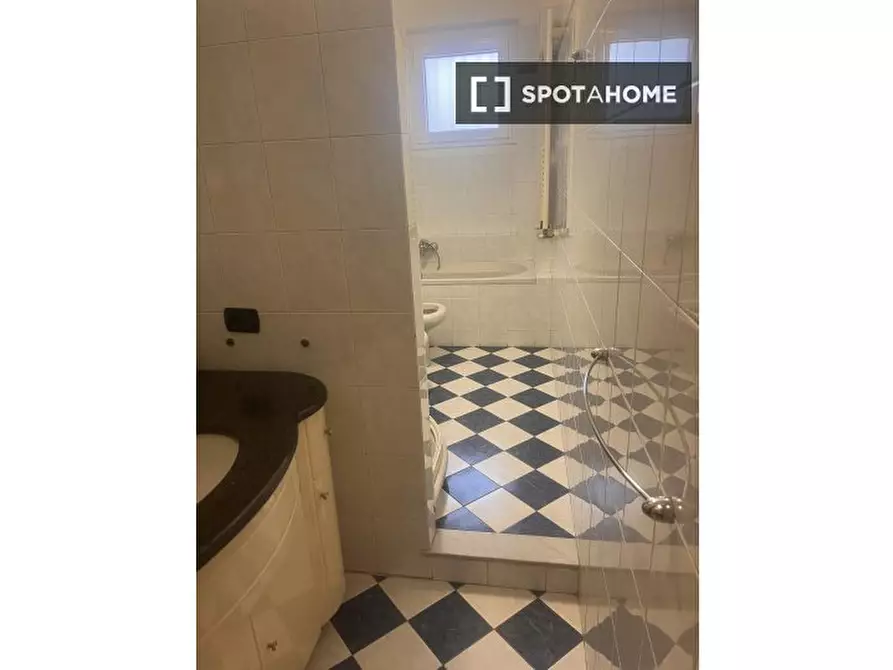 Immagine 5 di Camera condivisa in affitto  in Via Ugo Betti a Milano