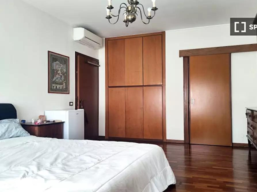 Immagine 4 di Camera condivisa in affitto  in Viale Cesare Pavese a Roma