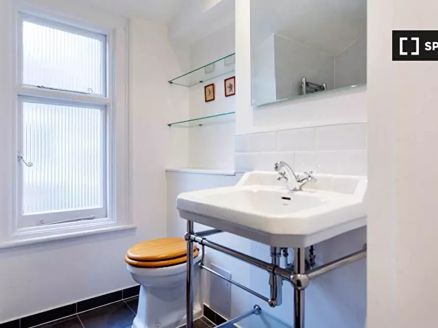 Immagine 16 di Appartamento in affitto  in Second floor flat a Hammersmith