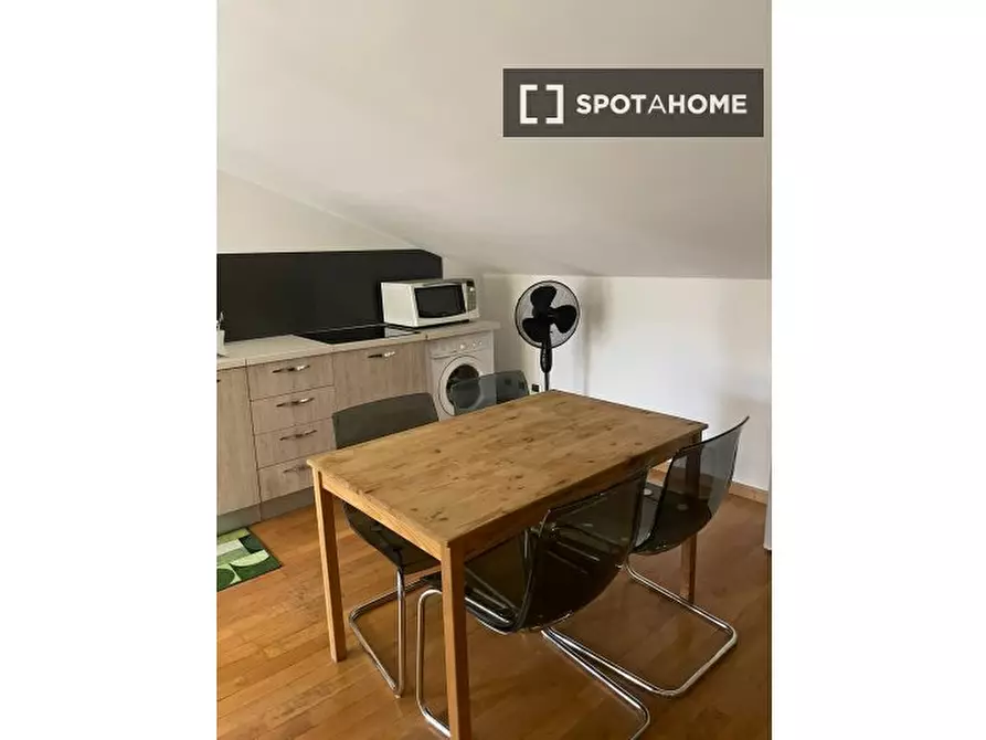 Immagine 16 di Camera condivisa in affitto  in Via Giorgio Sommer a Roma