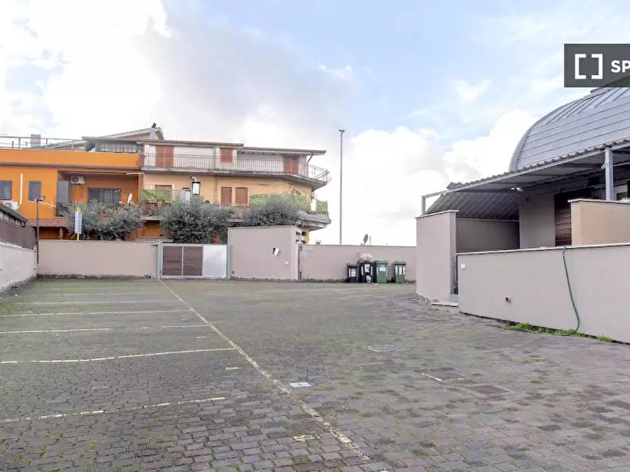Immagine 12 di Camera condivisa in affitto  in Via di Carcaricola a Roma