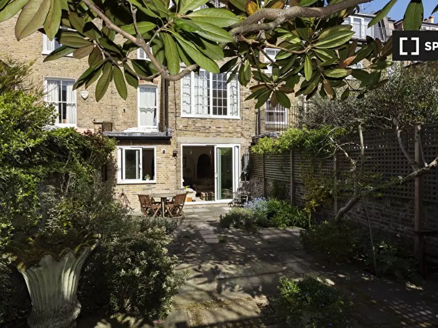 Immagine 14 di Appartamento in affitto  in Garden Flat a Hammersmith