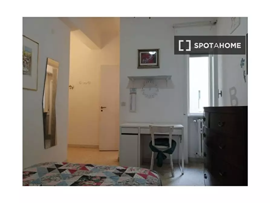 Immagine 3 di Camera condivisa in affitto  in Via Federico Nansen a Roma