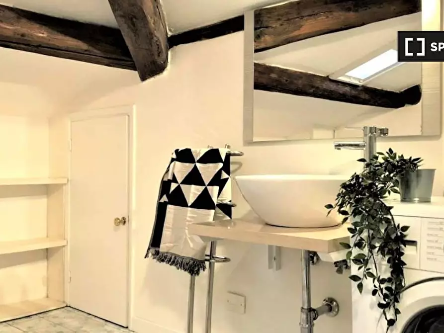 Immagine 16 di Camera condivisa in affitto  in VIA DELLA CERNAIA a Firenze