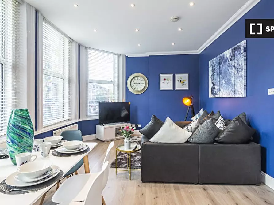 Immagine 5 di Appartamento in affitto  in Kilburn High Rd a Camden Town