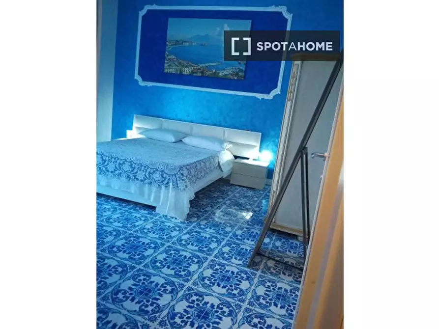 Immagine 3 di Camera condivisa in affitto  in Via Santa Maria delle Grazie a Loreto a Napoli