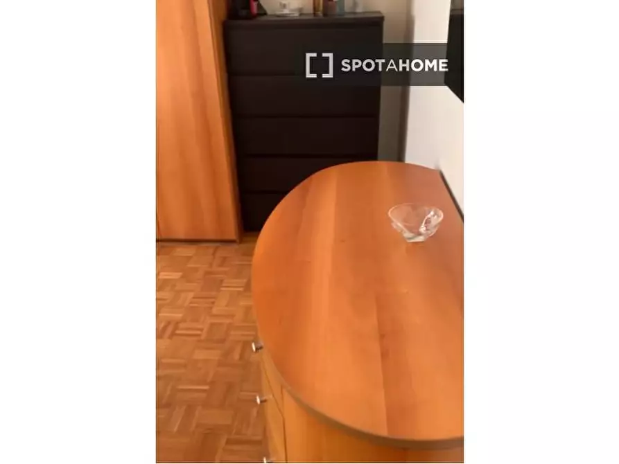 Immagine 2 di Camera condivisa in affitto  in Via Eugenio Villoresi a Milano