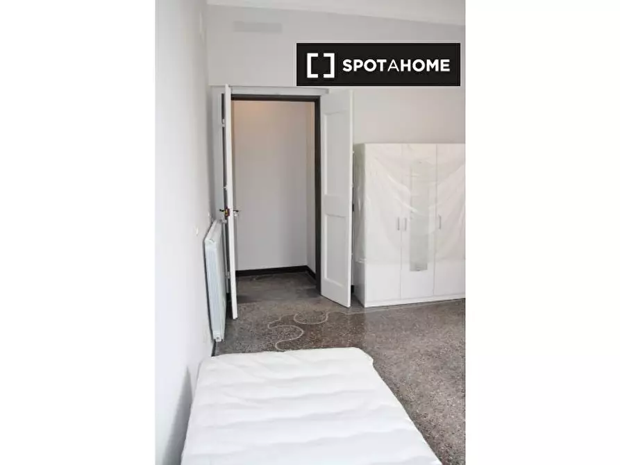 Immagine 4 di Camera condivisa in affitto  in Piazza del Campo a Genova