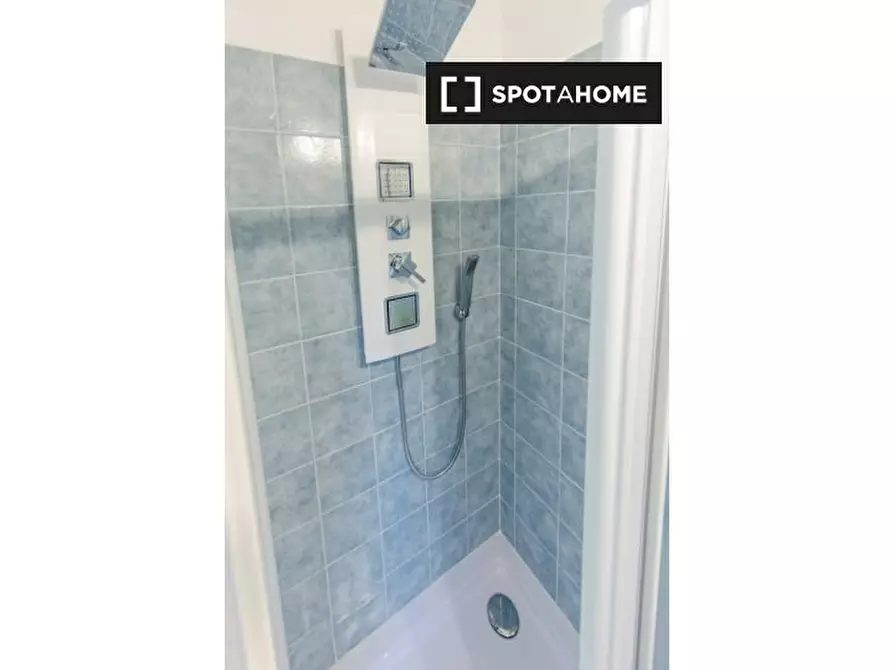 Immagine 6 di Camera condivisa in affitto  in Corso Sebastopoli a Torino