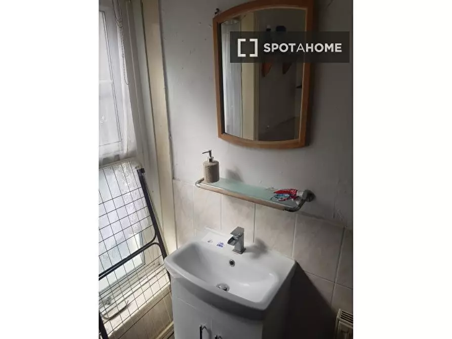 Immagine 10 di Camera condivisa in affitto  in A Homesdale Rd a Bromley