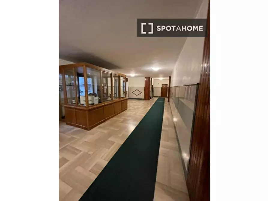 Immagine 4 di Camera condivisa in affitto  in Via Adolfo Omodeo a Napoli