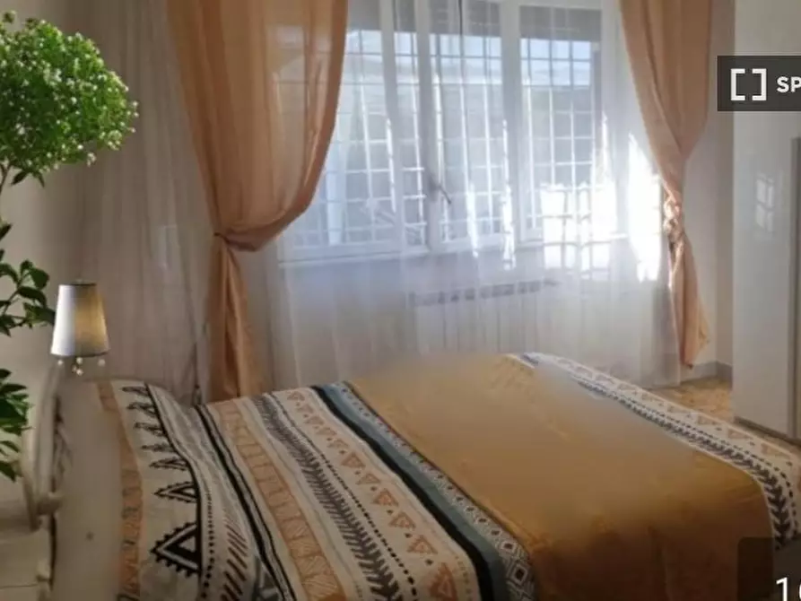 Immagine 13 di Camera condivisa in affitto  in Via Salvatore d'Amelio a Roma
