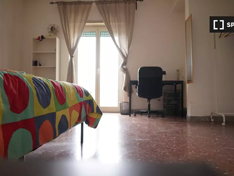 Immagine 2 di Camera condivisa in affitto  in Via Calpurnio Fiamma a Roma