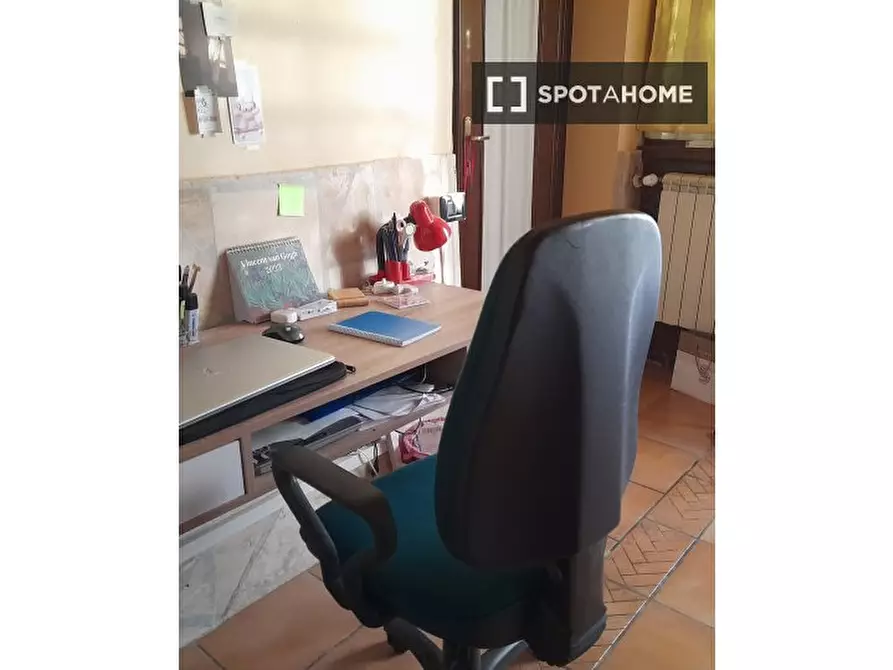 Immagine 2 di Camera condivisa in affitto  in Via di Tor Vergata a Roma