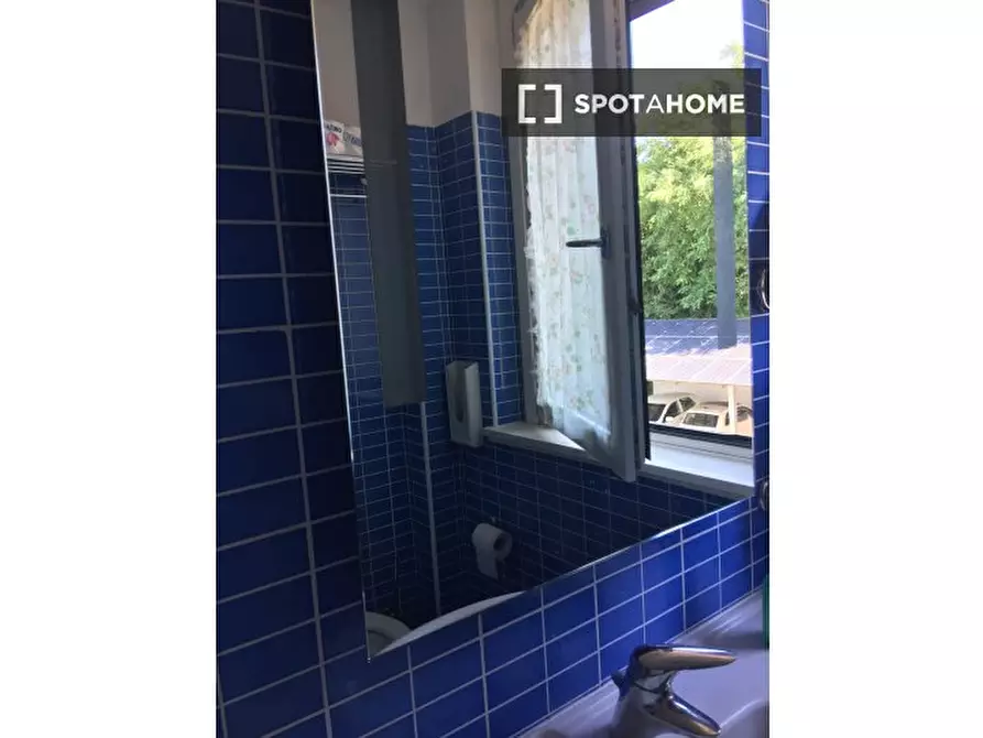Immagine 11 di Camera condivisa in affitto  in Via di Bravetta a Roma