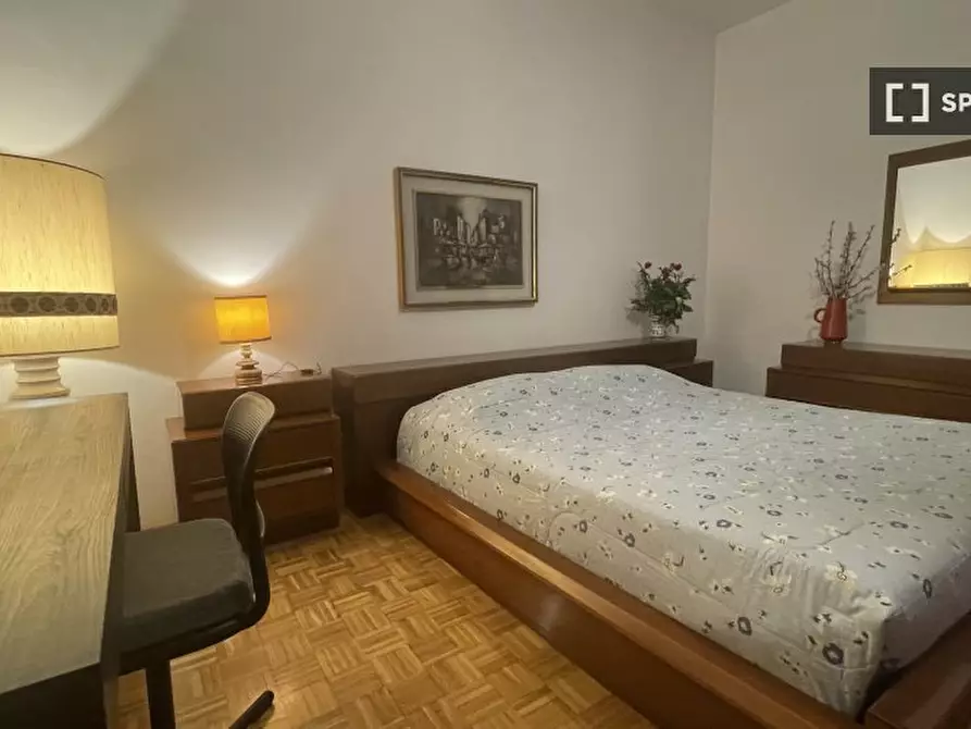 Immagine 2 di Camera condivisa in affitto  in Via Ugo Foscolo a Scandicci