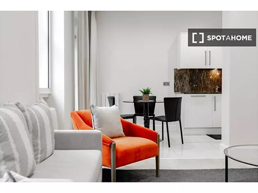 Immagine 19 di Appartamento in affitto  in -41 Nottingham Pl a Paddington