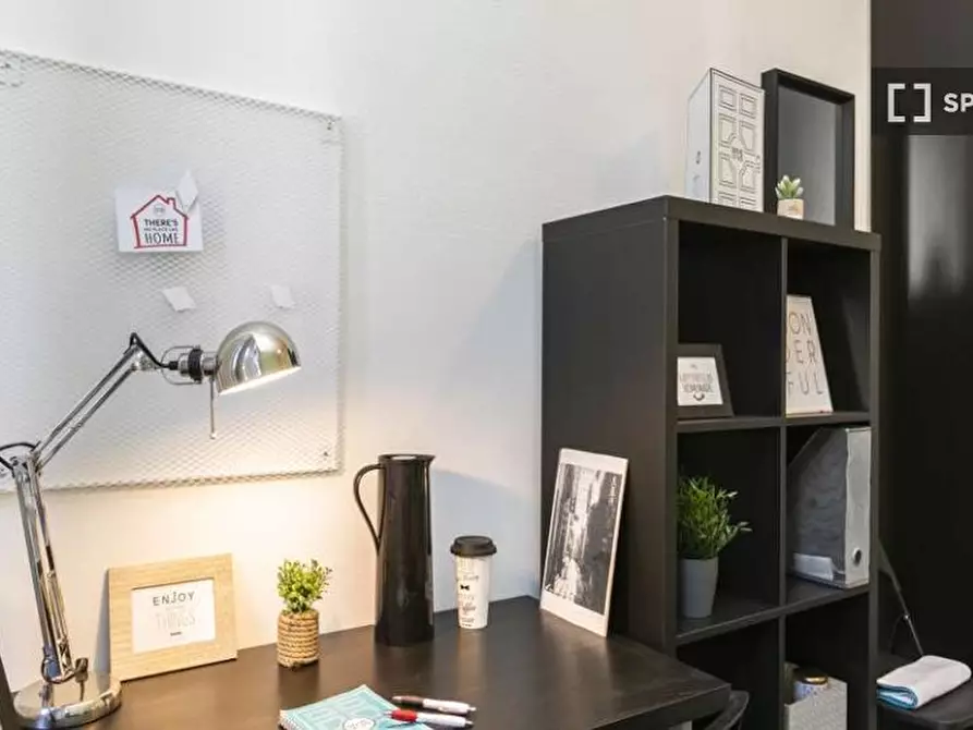 Immagine 1 di Camera condivisa in affitto  in Via Lipari a Milano