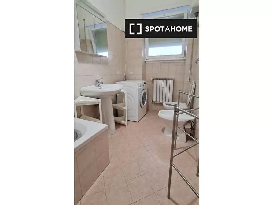 Immagine 12 di Camera condivisa in affitto  in Lungotevere di Pietra Papa a Roma