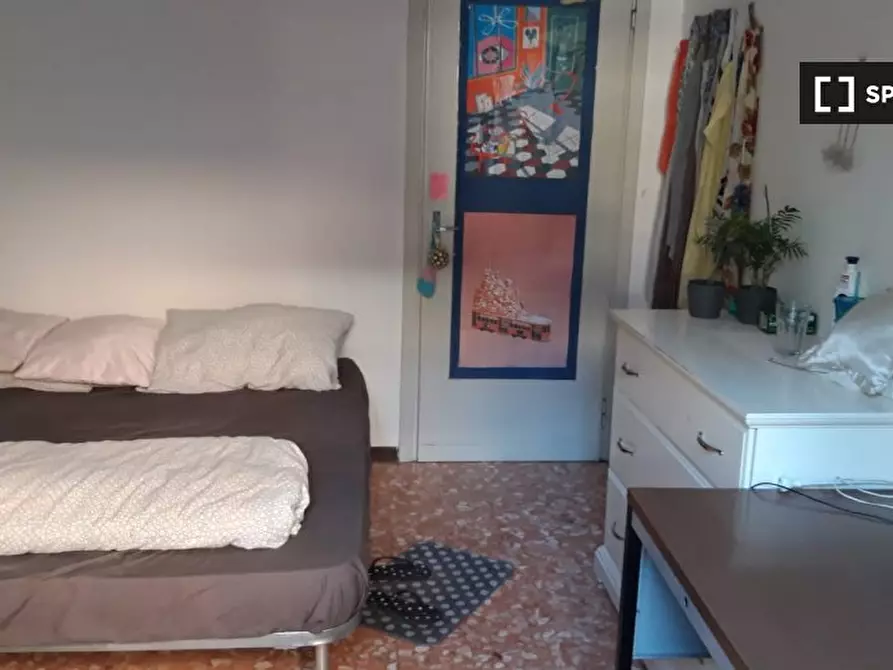 Immagine 2 di Camera condivisa in affitto  in Via Isimbardi a Milano