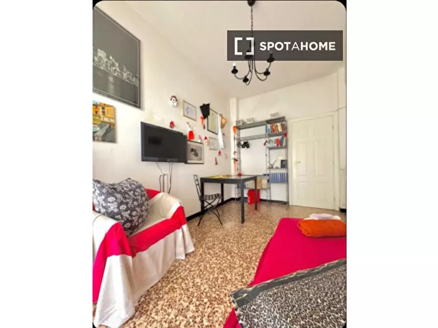 Immagine 3 di Camera condivisa in affitto  in Via Mogadiscio a Genova
