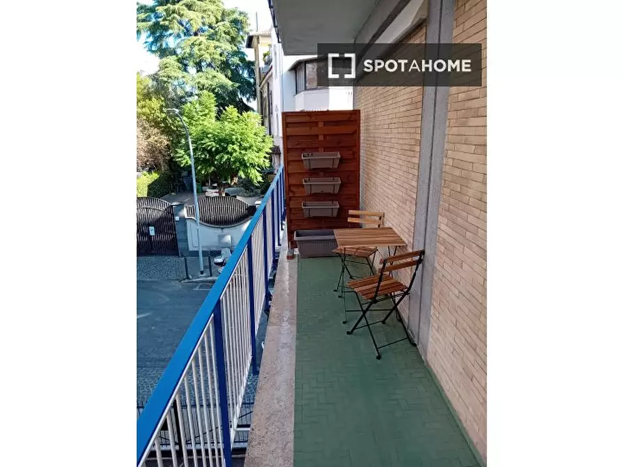 Immagine 4 di Camera condivisa in affitto  in Via Eleonora Duse a Roma