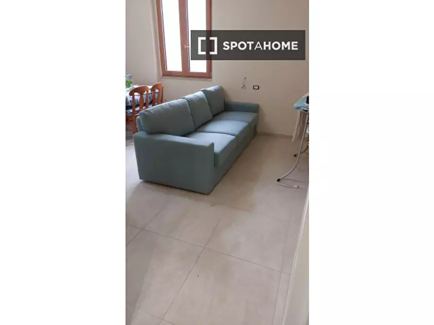 Immagine 8 di Camera condivisa in affitto  in Via Alessandro Guiccioli a Roma