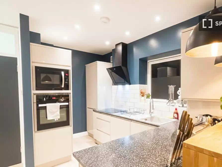 Immagine 2 di Appartamento in affitto  in Harvist Rd a Camden Town