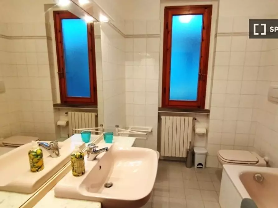 Immagine 15 di Camera condivisa in affitto  in Via Francesco Calzolari a Firenze