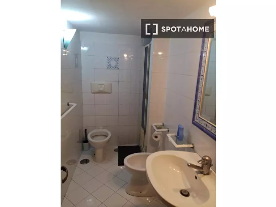 Immagine 6 di Camera condivisa in affitto  in Via Francesco Saverio Correra a Napoli